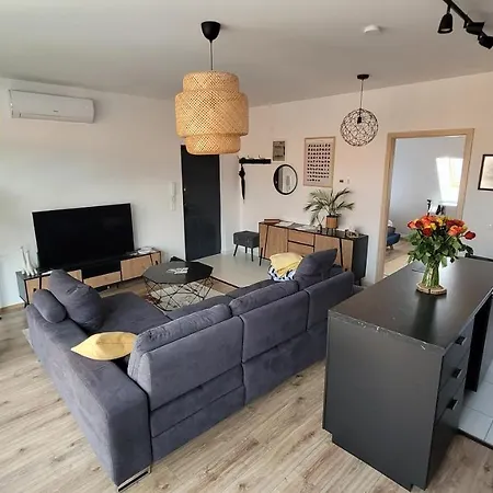 Taylor Apartment *